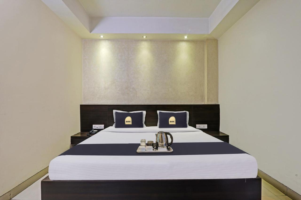 Townhouse Oak Hotel Shelter Lucknow Exterior photo